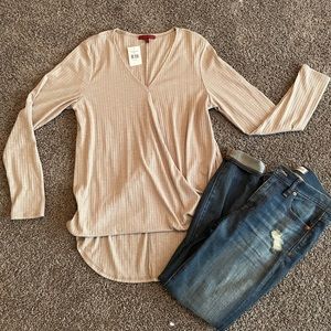Long sleeve ribbed V neck shirt